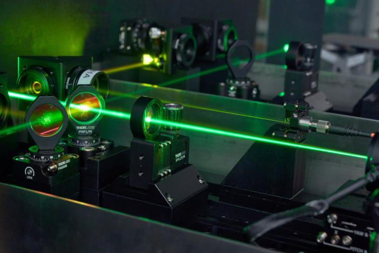 Single mode laser crossing beams